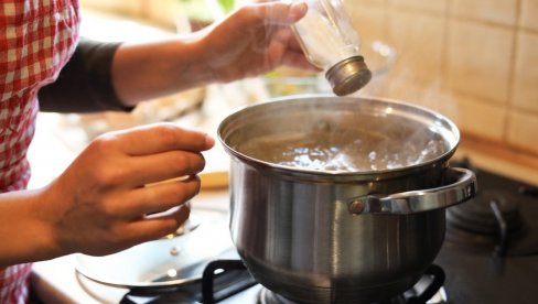 ŠTA JE MINIMUM? Koliko dugo treba kuvati supu i gde većina greši