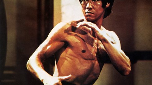 НАПОКОН СЕ ЗНА ОД ЧЕГА ЈЕ УМРО БРУС ЛИ У 32. ГОДИНИ: Причало се да су га убили криминалци, да га је отровала љубавница, ево шта је истина