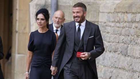 БЕКАМОВИ ПОНОВО ОСВАЈАЈУ ИНТЕРНЕТ: Њихов Божићни видео је постао хит преко ноћи!