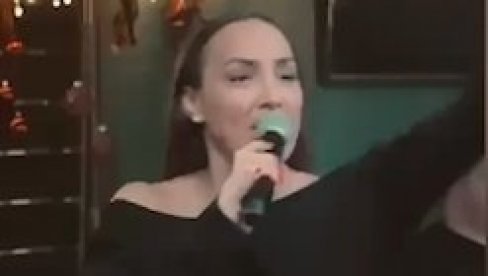 ГОГА СЕКУЛИЋ НАПРАВИЛА ХАОС У АУСТРИЈИ: Конобар без мајице донео јој 500 ружа, пио се и шампањац (ФОТО)