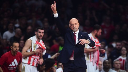 BILI SU PAMETNIJI: Saša Obradović utučen nakon poraza Zvezde od Barselone