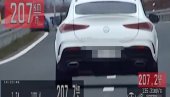 РЕКОРДНО ПРЕКОРАЧЕЊЕ БРЗИНЕ КОД ЛОЗНИЦЕ: Возио чак 207 километара на сат, пресретач га одмах зауставио (ВИДЕО)