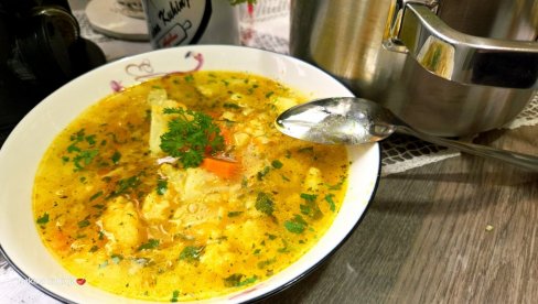 ПОСНА ЧОРБА: Спрема се са карфиолом и пиринчем, и права је витаминска бомба (ВИДЕО)