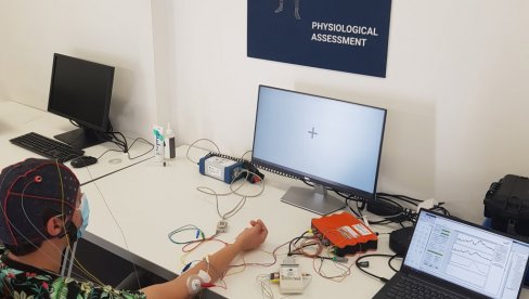 МОЗАК УЧИ ДА ОСЕЋА ПОНОВО: Научници са ЕТФ и Медицинског изумели уређај који оживљава нерве после можданог удара