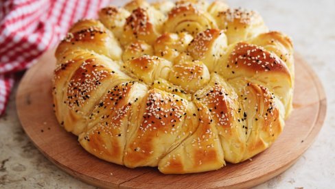 RECEPT ZA POSNU POGAČU: Meka kao duša, jednostavna za pripremu, a ukus će vas oduševiti