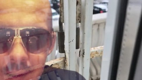 FOLKER NA PSIHIJATRIJI: Objavio TUŽNU sliku - iza rešetaka, pod katancem (FOTO)