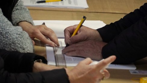 LOKALNI IZBORI: Građani biraju odbornike u 10 opština i gradova