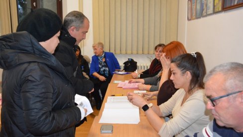 ПРВИ РЕЗУЛТАТИ ИЗБОРА У СРБИЈИ