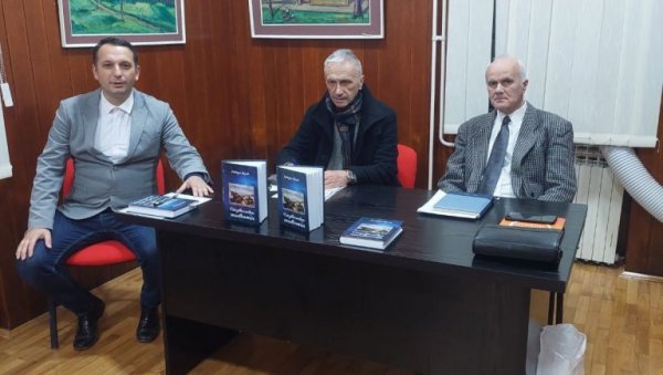 КУЛТУРНА СВЕТКОВИНА У БИБЛИОТЕЦИ У ВЛАДИМИРЦИМА: Жунић изнедрио Сазвежђе живота