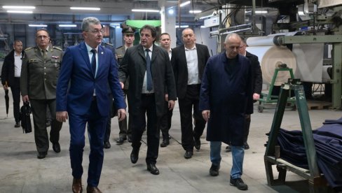 ОТВОРЕНИ СУ НОВИ ПОГОНИ И ПРОШИРЕНИ КАПАЦИТЕТИ: Министар Гашић обишао компанију „Јумко“ у Врању