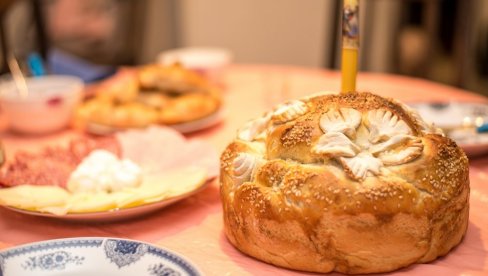 ШТА СЕ РАДИ СА СЛАВСКОМ ПОГАЧОМ КОЈА ОСТАНЕ НАКОН СЛАВЕ? Ево шта је једино исправно