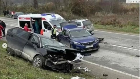 TEŽAK SUDAR TRI AUTOMOBILA KOD BANJE KOVILJAČE: Petoro povređenih, motor zavšio na sred puta (FOTO)