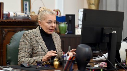 СВИ ЋЕ БИТИ ВЛАСНИЦИ КВАДРАТА У КОЈИМА ЖИВЕ Александра Софронијевић за Новости:  Овај закон није ни легализација већ решење правног питања