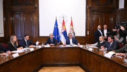 DOBIO SAM DETALJAN IZVEŠTAJ O STANJU REZERVI Vučić se sastao sa timovima zaduženim za energetsku stabilnost i bezbednost zemlje (FOTO)
