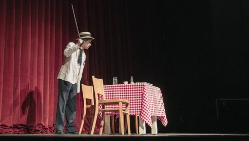 „ПЛУЋА“ ВЕЧЕРАС НА НУШИЋЕВИМ ДАНИМА: Никшићко позориште гостује на Великој сцени у Смедереву