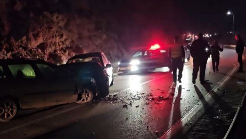 СТРАВИЧНА НЕСРЕЋА КОД ЛЕПОСАВИЋА: Погинуло младић (26), четири особе повређене (ВИДЕО)
