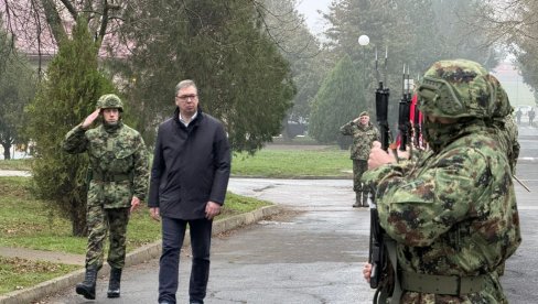 Vučić obilazi kasarnu Mija Stanimirović u Nišu (VIDEO)