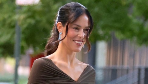 KAKVA POZA! Ana Ivanović se slikala u izazovnom izdanju (FOTO)