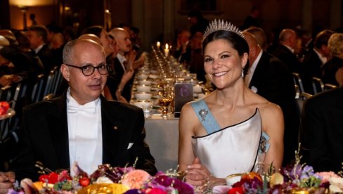 ШВЕДСКА ПРИНЦЕЗА БЛИСТАЛА НА ДОДЕЛИ НОБЕЛА: Обукла мамину хаљину из 1994. године (ФОТО)