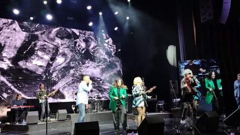 МУЗИКА СВИХ ГЕНЕРАЦИЈА: Тап 011 прославља три деценије постојања песмом (ФОТО)