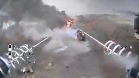 RUSI NE ZNAJU ŠTA IH JE SNAŠLO: Pogledajte kako su Ukrajinci razneli kompletnu vojnu kolonu kod Pokrovska (VIDEO)
