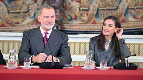 ŠPANSKA KRALJEVSKA PORODICA OBJAVILA NOVI PORTRET POVODOM PRAZNIKA: Leticija u potpuno drugačijem izdanju uz ćerke i supruga