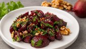 УКУСНА САЛАТА СА МАЛО САСТОЈАКА: Специјалитет са цвеклом - Идеалан као део посне трпезе