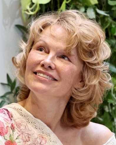 PROMENILA IMIDŽ, ŠOKIRALA JAVNOST, A TVRDI DA OVO MORA DA ZNA SVAKA ŽENA: 9 modnih lekcija Pamele Anderson! (FOTO)