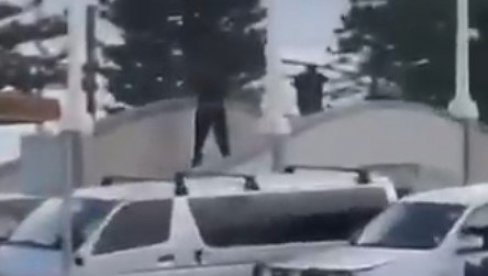 DVOJICA NAPADAČA OTVORILA VATRU NA PLAŽI U SIDNEJU: Stotine ljudi se razbežalo u panici