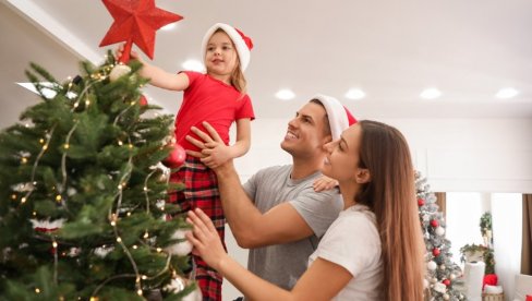 ЗАШТО СЕ ЗВЕЗДА СТАВЉА НА ВРХ ЈЕЛКЕ? Носи моћну симболику