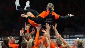 ФРАНЦУСКА УЗЕЛА МЕДАЉУ У РУКОМЕТУ, АЛИ... Једина коју су на рукама носиле саиграчице - била је Холанђанка