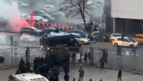 ITALIJA JE ZGROŽENA: Veliki neredi, gore i kola i skuteri, ima povređenih policajaca (VIDEO)