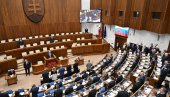 СВИ ПОСЛАНИЦИ И МИНИСТРИ ДА СЕ ТЕСТИРАЈУ НА ДРОГУ: Грађани Словачке изнели оштре захтеве за политичаре