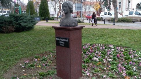 ВРАЋЕНА БИСТА: „Српкиња“ поново у Сунчаном парку