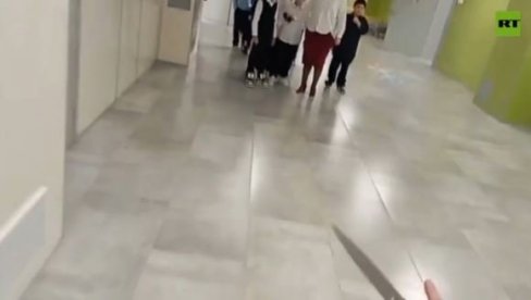 DEČAK IZBODEN NOŽEM U RUSKOJ ŠKOLI: Stariji učenik pripremao masakr - Objavljeni i snimci (VIDEO)