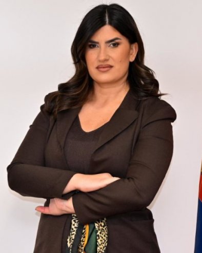 ДИНА ВУЧИНИЋ ОДГОВАРА ЂИЛАСУ:  Ко пева, зло не мисли, али Ђики би волео да њему певају!