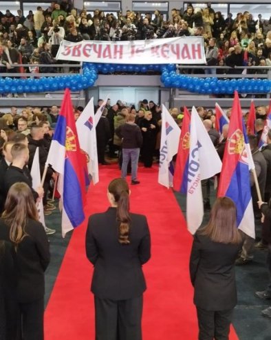 СВЕ СПРЕМНО ЗА МИТИНГ СРПСКЕ ЛИСТЕ: Хала спортова у Косовској Митровици у бојама српске тробојке (ВИДЕО)