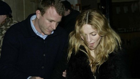 BILI SU POSVAĐANI NA KRV I NOŽ I OD 2008. GODNE NISU VIĐENI ZAJEDNO: Madona i Gaj Riči zakopali ratne sekire posle 18 godina