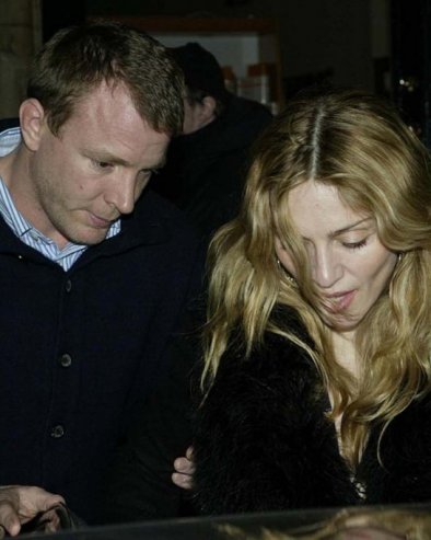 БИЛИ СУ ПОСВАЂАНИ НА КРВ И НОЖ И ОД 2008. ГОДНЕ НИСУ ВИЂЕНИ ЗАЈЕДНО: Мадона и Гај Ричи закопали ратне секире после 18 година