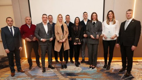 PLAKETE LEGENDAMA: Odbojkaški savez Srbije proslavio 80.rođendan i nagradio najzaslužnije za razvoj trofejnog sporta