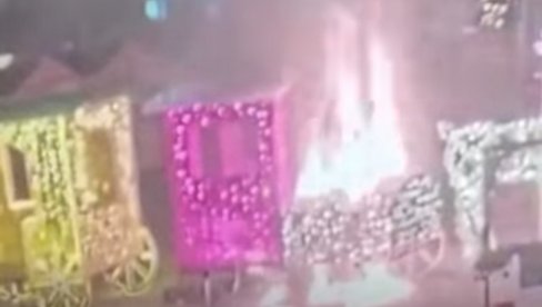 ХОРОР ИСПРЕД ГРАДСКЕ КУЋЕ У НОВОМ САДУ: Мушкарац полио новогодишњу расвету запаљивом материјом, па изазвао пожар (ВИДЕО)