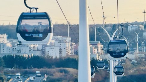 GONDOLOM NA POSAO I FAKULTET: U Parizu puštena u saobraćaj nova vrsta gradskog prevoza, najduža u Evropi
