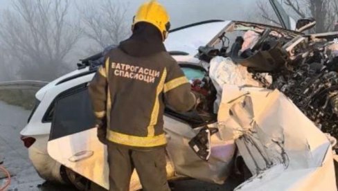 PRVE FOTOGRAFIJE NESREĆE NA AUTO-PUTU KA NIŠU: Auto nemačkih tablica sleteo sa puta, dvoje poginulih (FOTO)