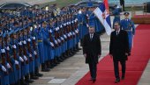 ЦРВЕНИ ТЕПИХ И ПОЧАСНА ГАРДА: Вучић дочекао словачког председника Пелегринија, почео тет-а-тет састанак (ВИДЕО)