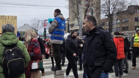 RAT MEĐU BLOKADERIMA SE NASTAVLJA: Da li su blokaderi studenti sigurni da će dobiti poverenje blokadera iz bivše vlasti?