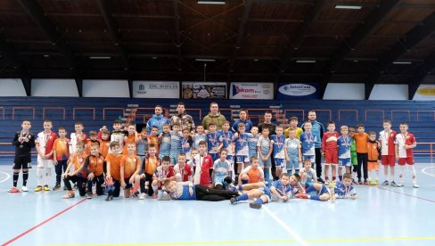 ONI SU BUDUĆE FUDBALSKE NADE: Dečaci pokazali borbenost i umeće na turniru u Ćupriji