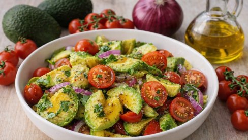 SALATA OD AVOKADA: Ukusni avokado sa dresingom od limete i meda
