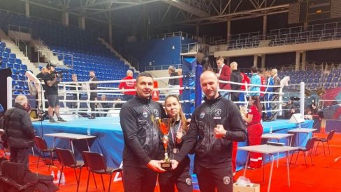 TITULA BOKSERKI IZ PARAĆINA:  Lenki zlato i priznanje u Zrenjaninu za najbolju takmičarku