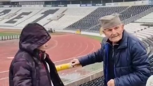 DELIJE I GROBARI PLAČU! Zvezdaš doveo dedu od 96 godina prvi put na stadion Partizana - ono što se tamo desilo, svi će pamtiti (VIDEO)