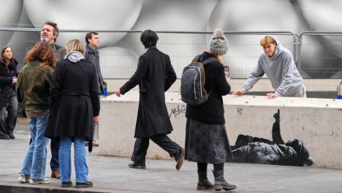 BANKSY ПОНОВО У АКЦИЈИ: Нови мурал освануо у Лондону